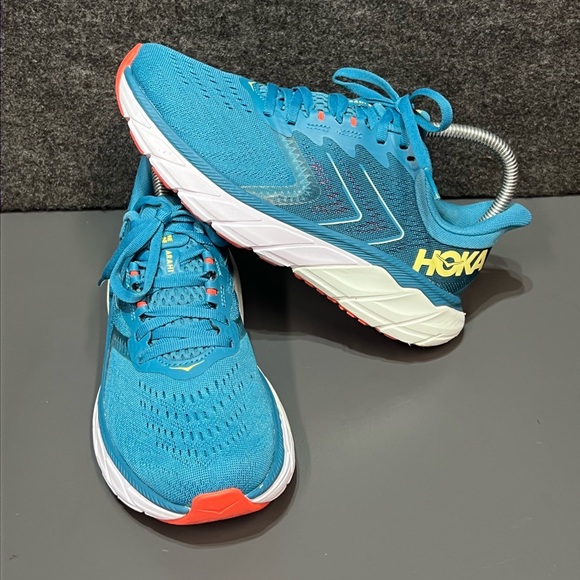 Hoka Shoes - HOKA Women's Arahi 5 Size 6.5
